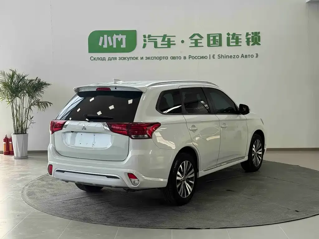 Mitsubishi Outlander — фото 3