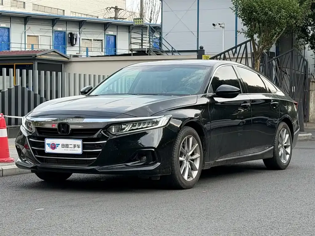 Honda Accord — фото 1