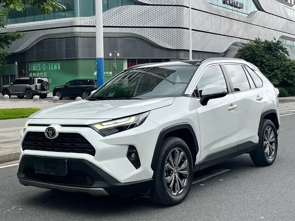 Toyota RAV4 — фото 1