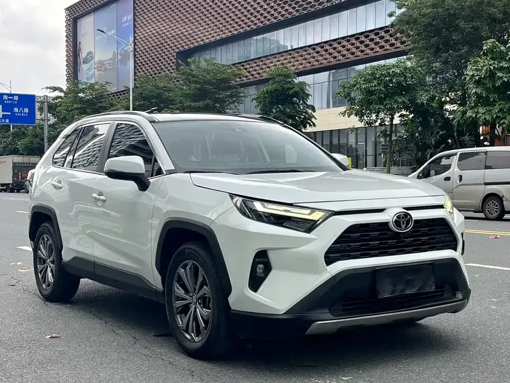 Toyota RAV4 — фото 7