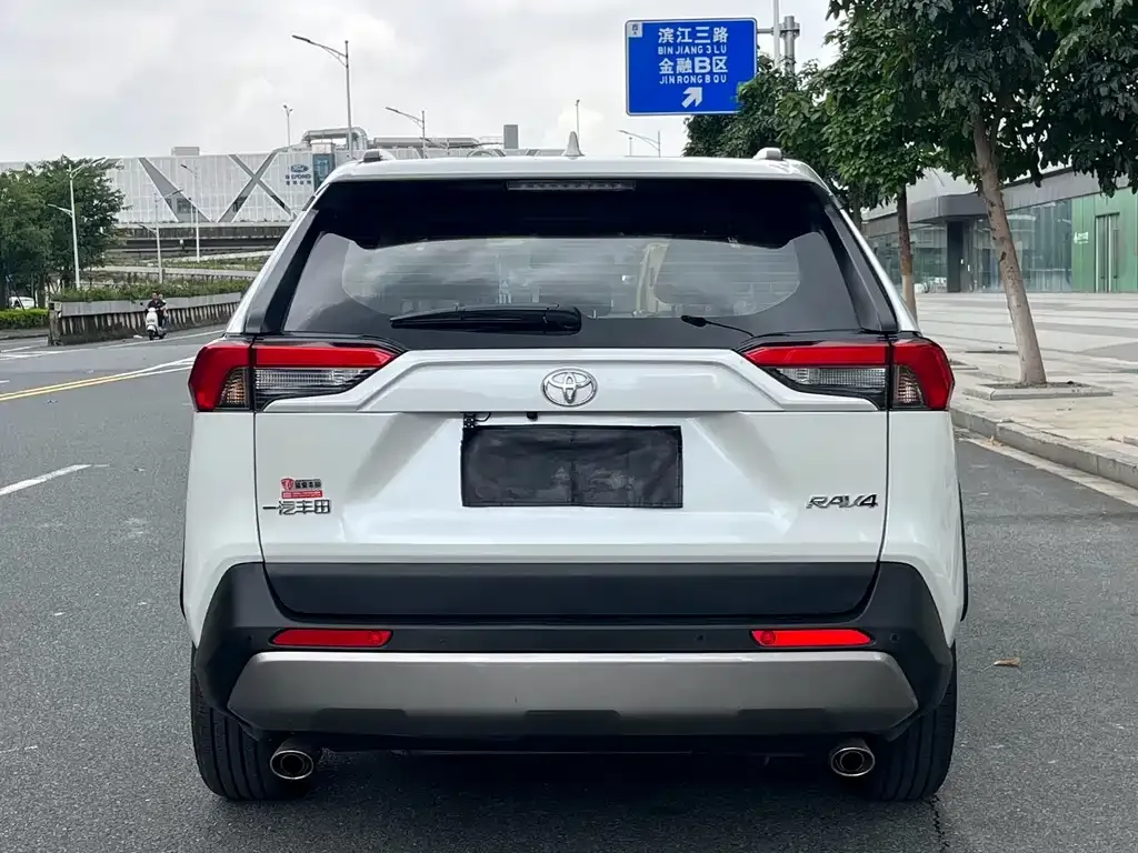 Toyota RAV4 — фото 9