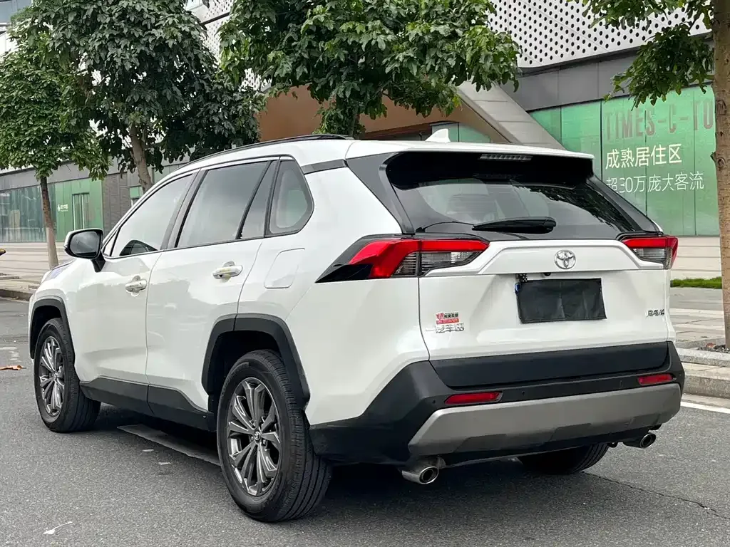 Toyota RAV4 — фото 10