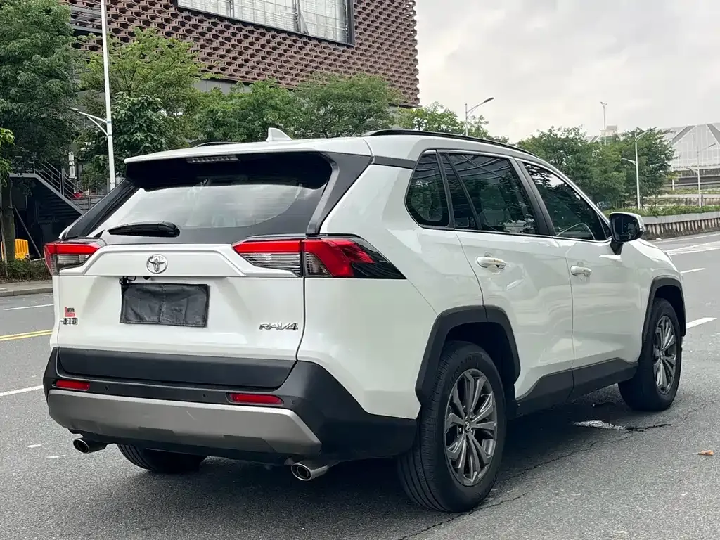 Toyota RAV4 — фото 3