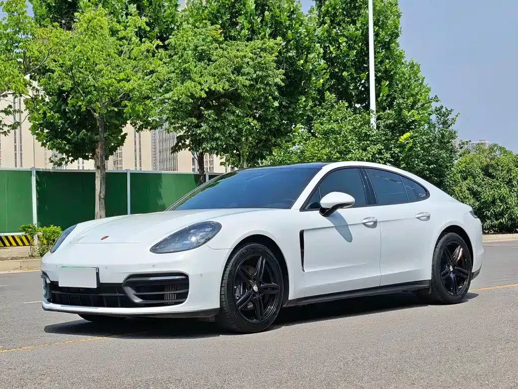 Porsche Panamera — фото 1