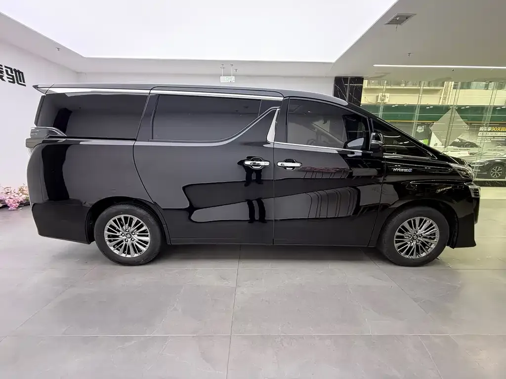 Toyota Vellfire — фото 9