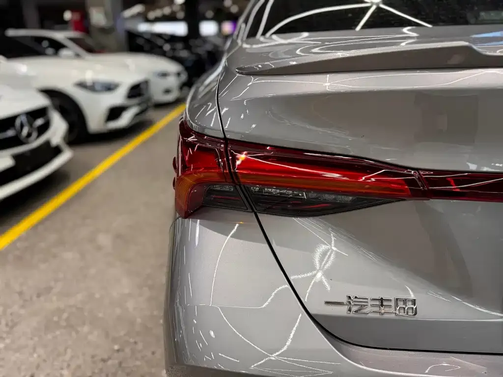 Toyota Avalon — фото 4