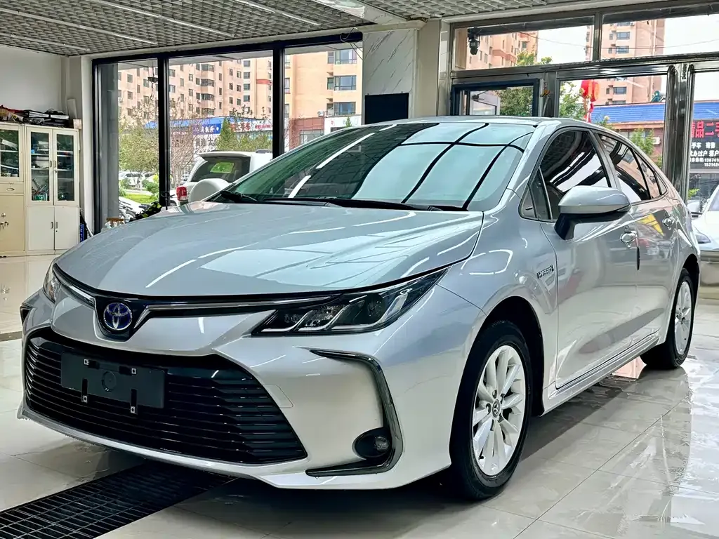 Toyota Corolla — фото 1