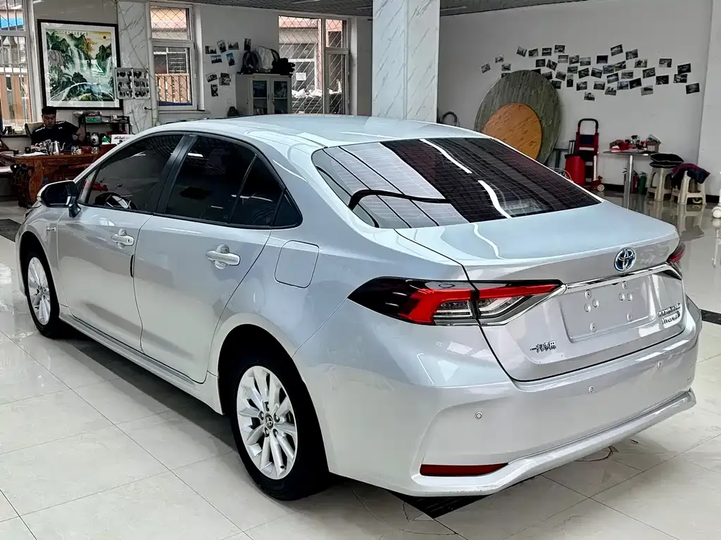 Toyota Corolla — фото 9