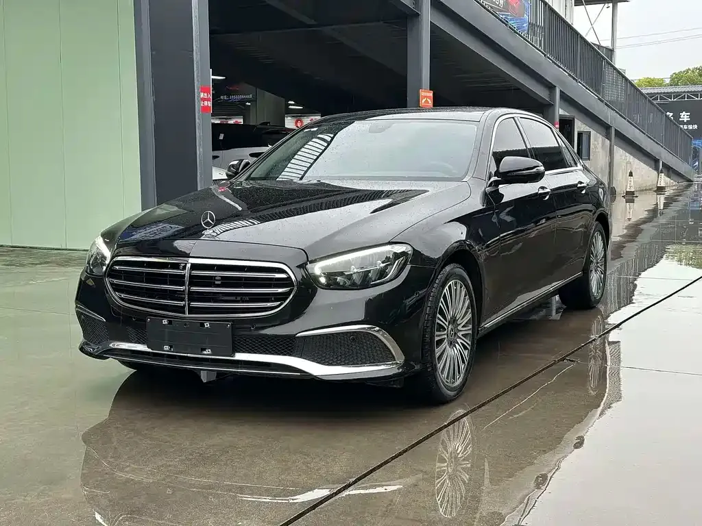Mercedes-Benz E-Class — фото 1