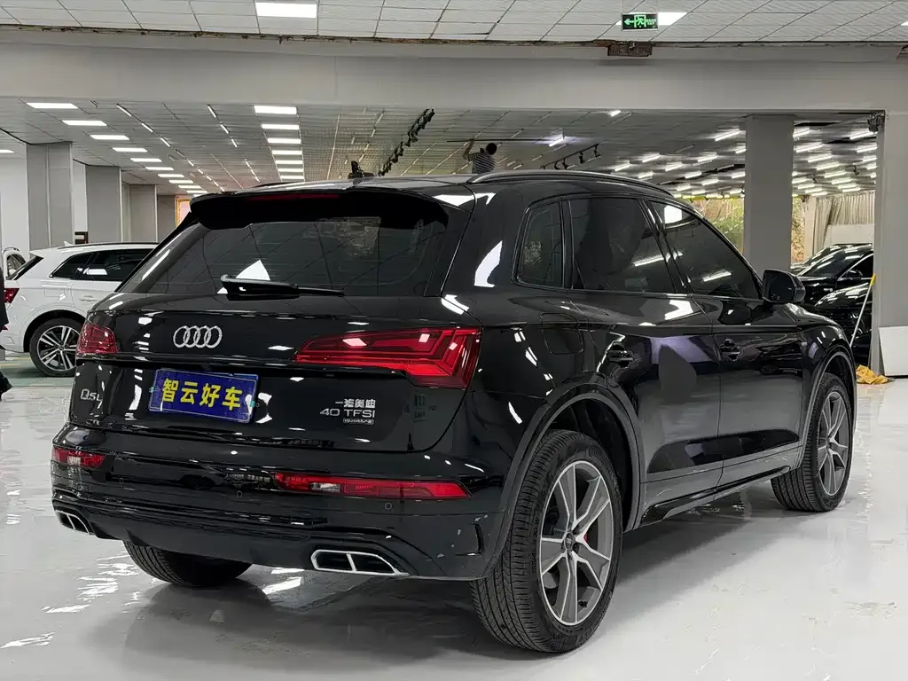 Audi Q5L — фото 6