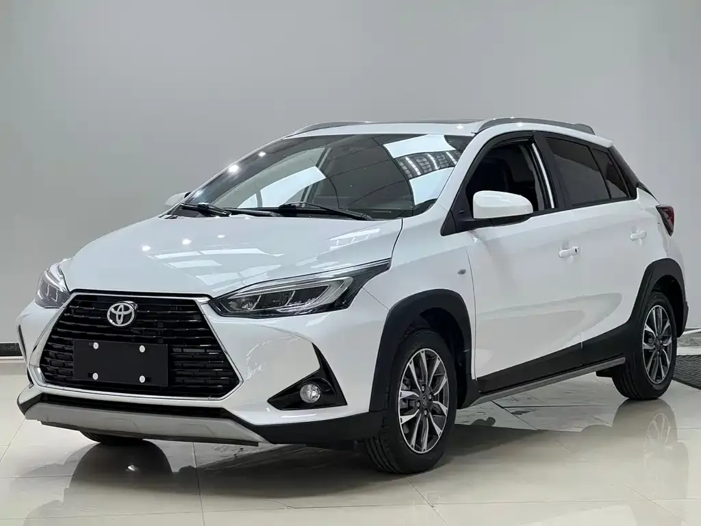 Toyota Yaris L — фото 1