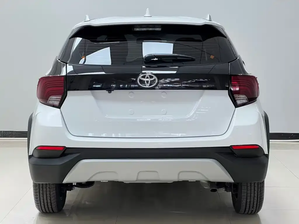 Toyota Yaris L — фото 4