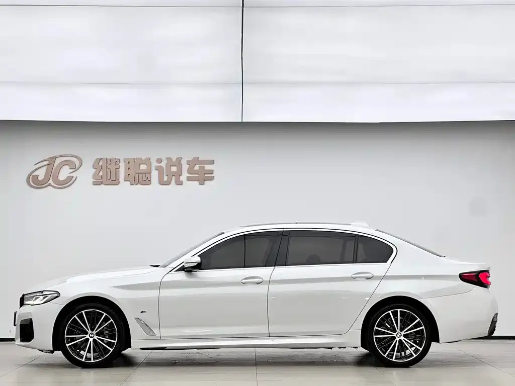 BMW 5 Series — фото 4