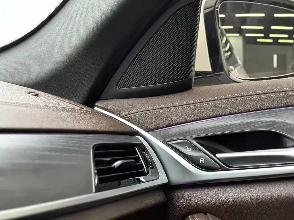 BMW 5 Series — фото 10