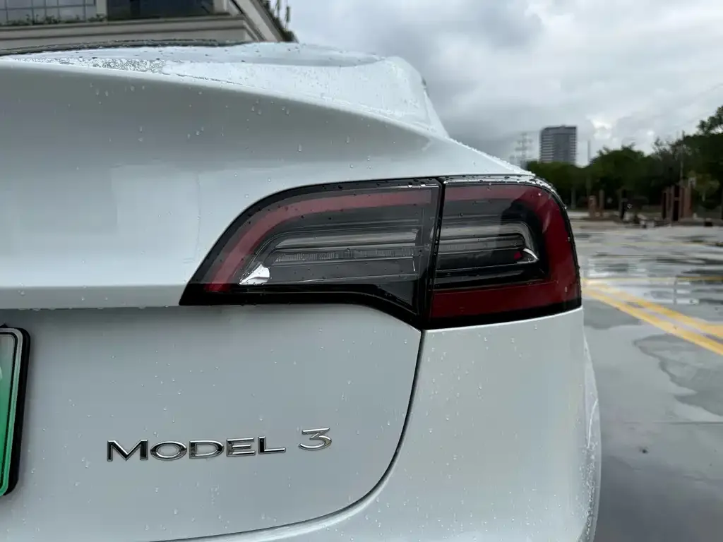 Tesla Model 3 — фото 3