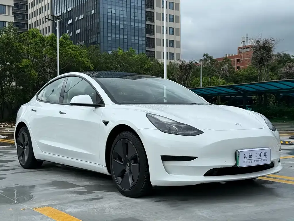 Tesla Model 3 — фото 10