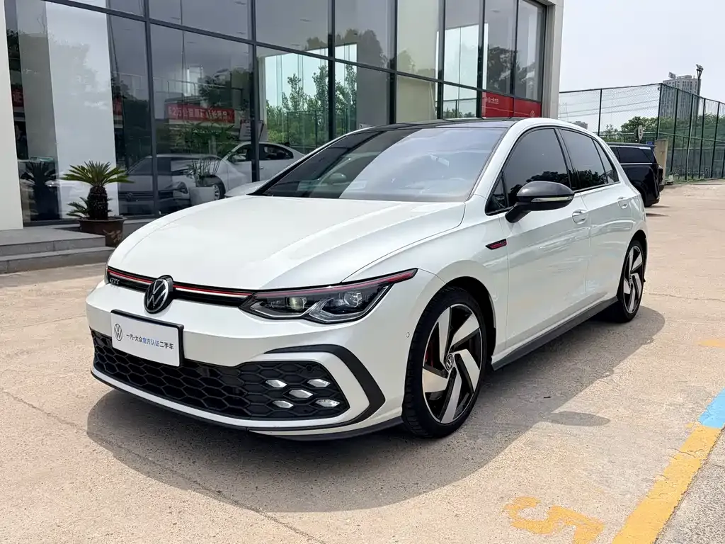 Volkswagen Golf GTI — фото 1