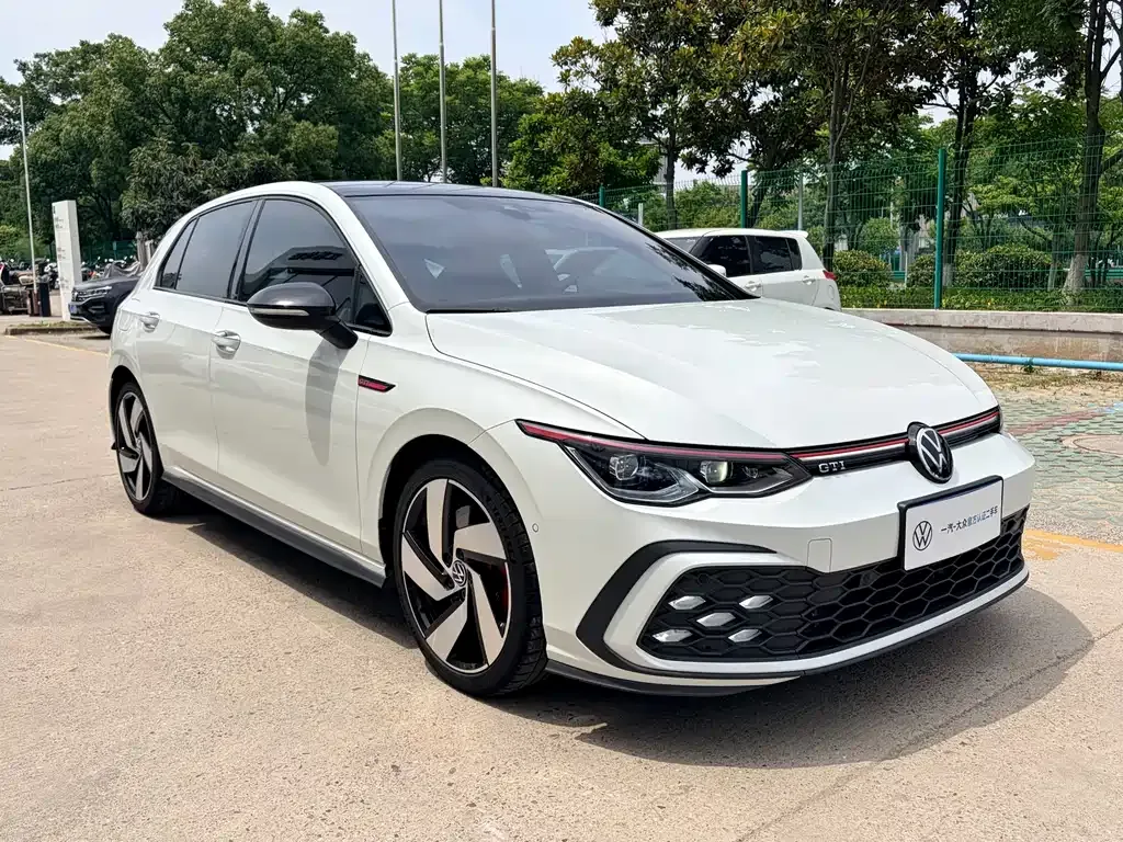 Volkswagen Golf GTI — фото 10