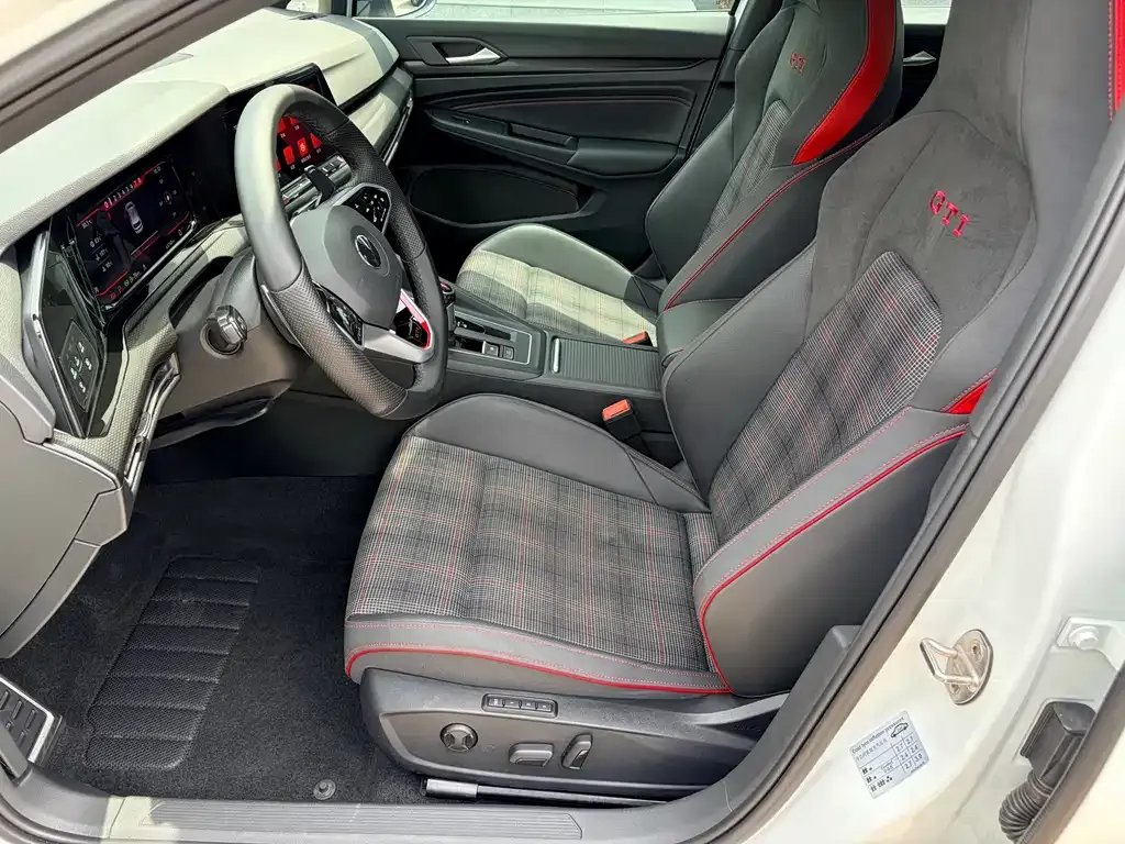 Volkswagen Golf GTI — фото 4