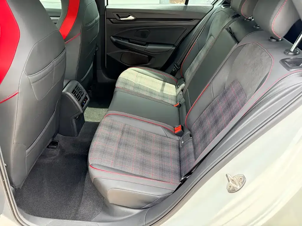 Volkswagen Golf GTI — фото 9