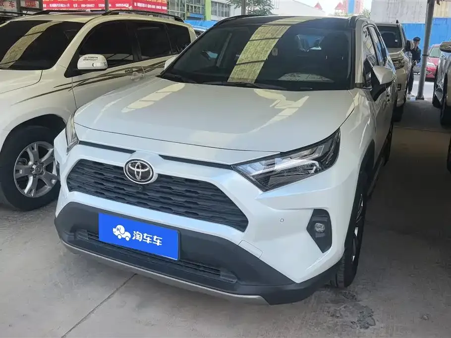 Toyota RAV4 — фото 1