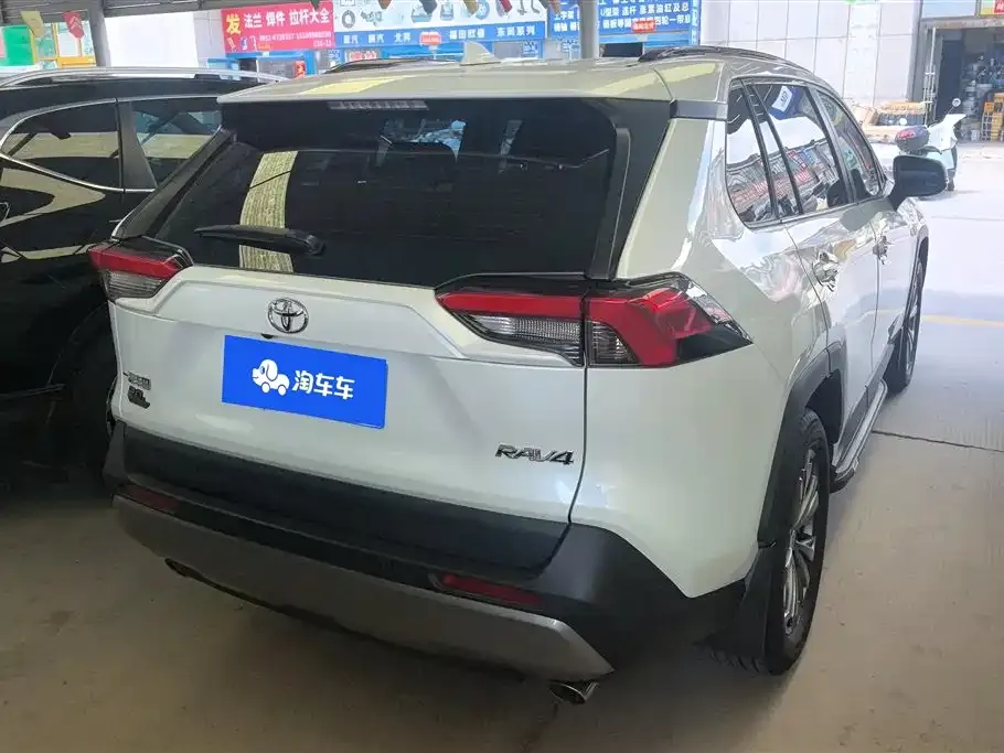 Toyota RAV4 — фото 6