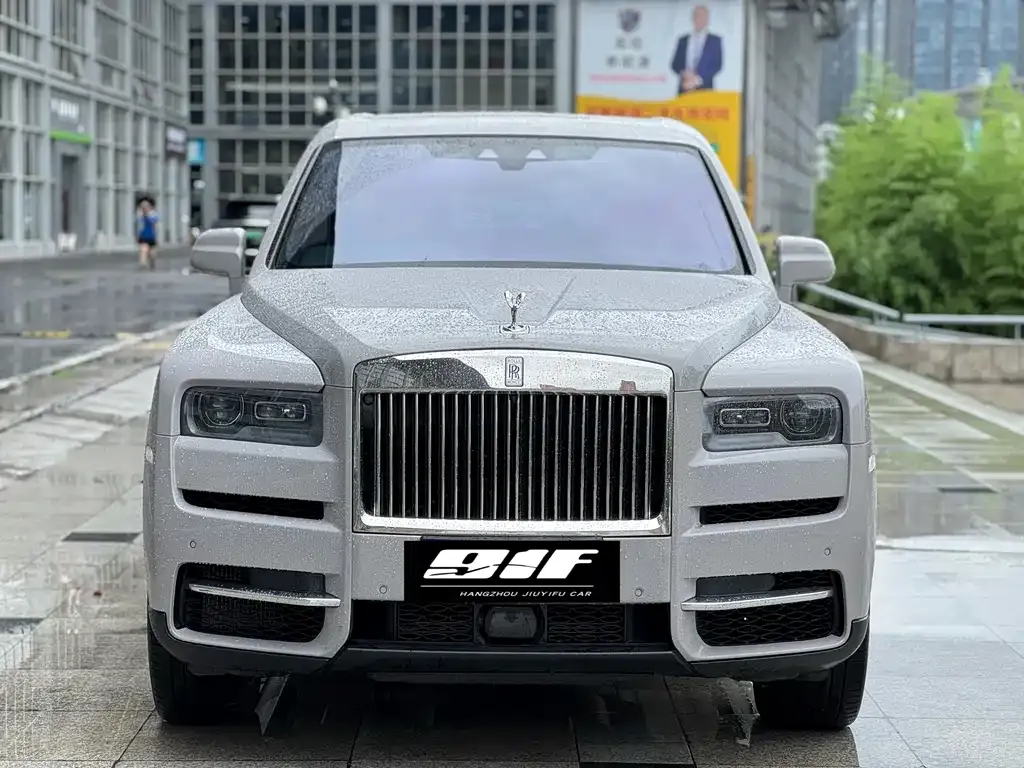 Rolls-Royce Cullinan — фото 10