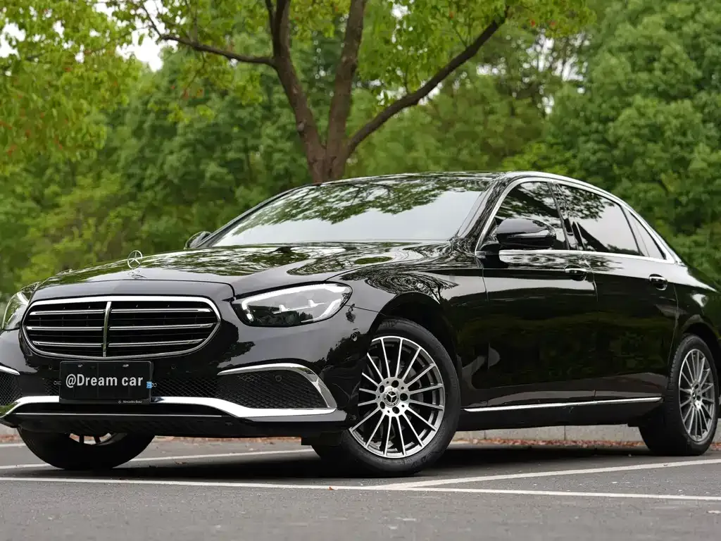 Mercedes-Benz E-Class — фото 1