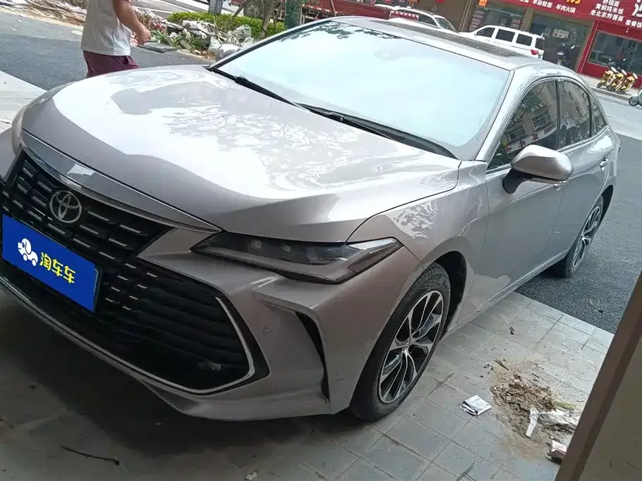 Toyota Avalon — фото 1
