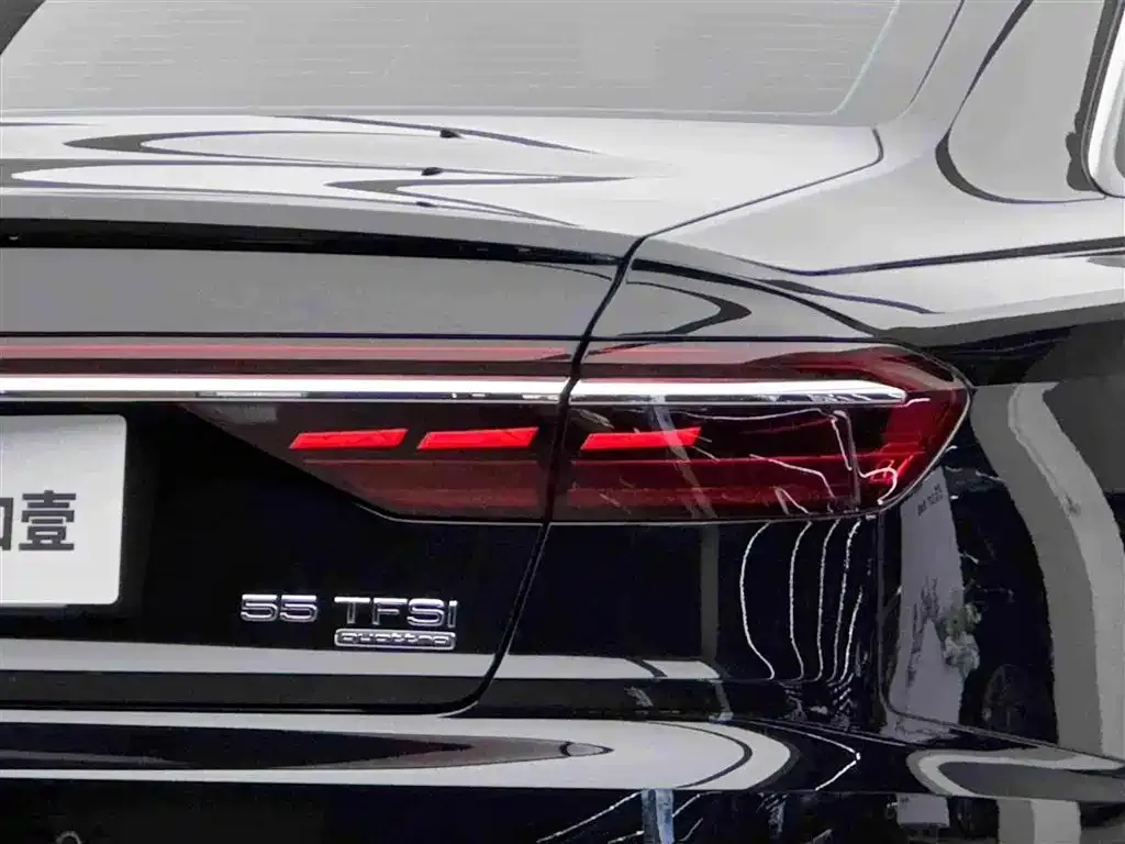 Audi A8 — фото 5