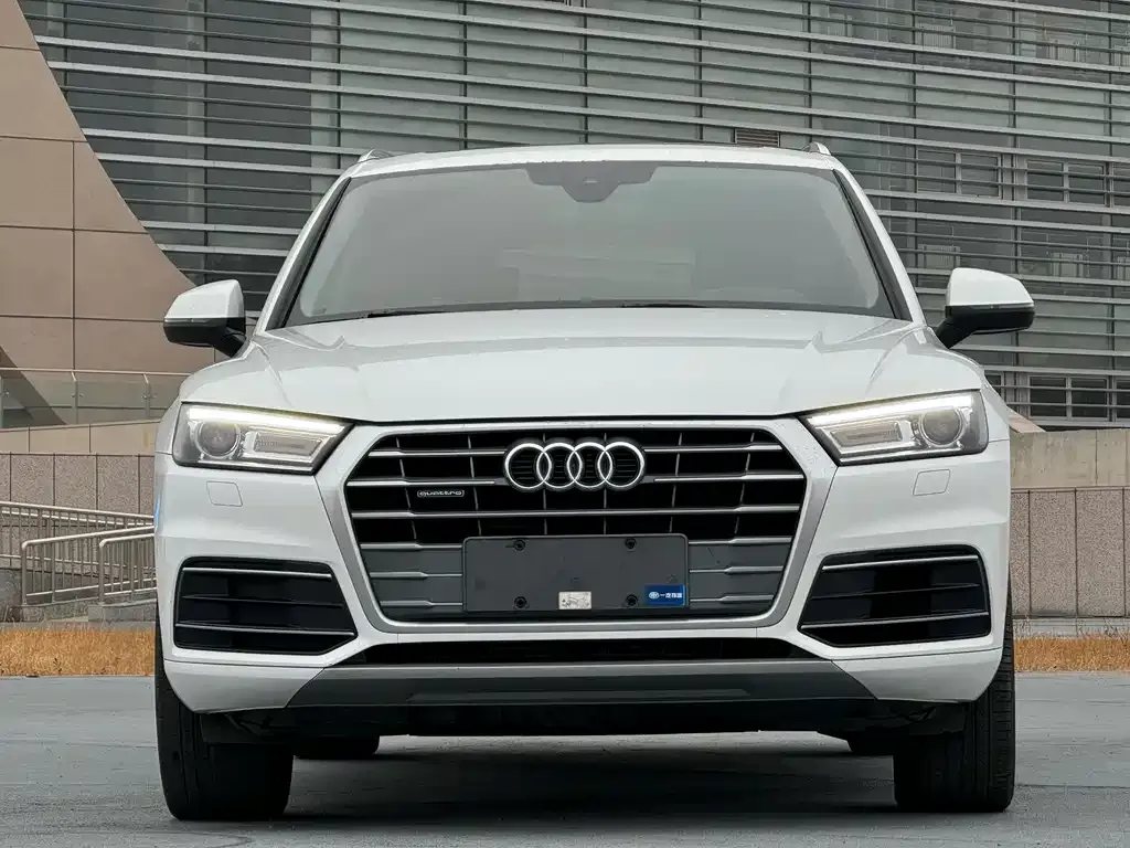Audi Q5L — фото 6