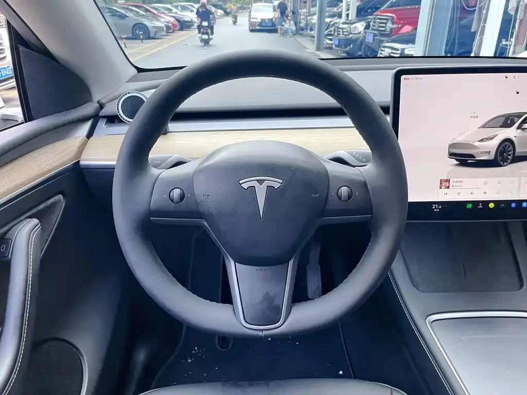 Tesla Model Y — фото 7