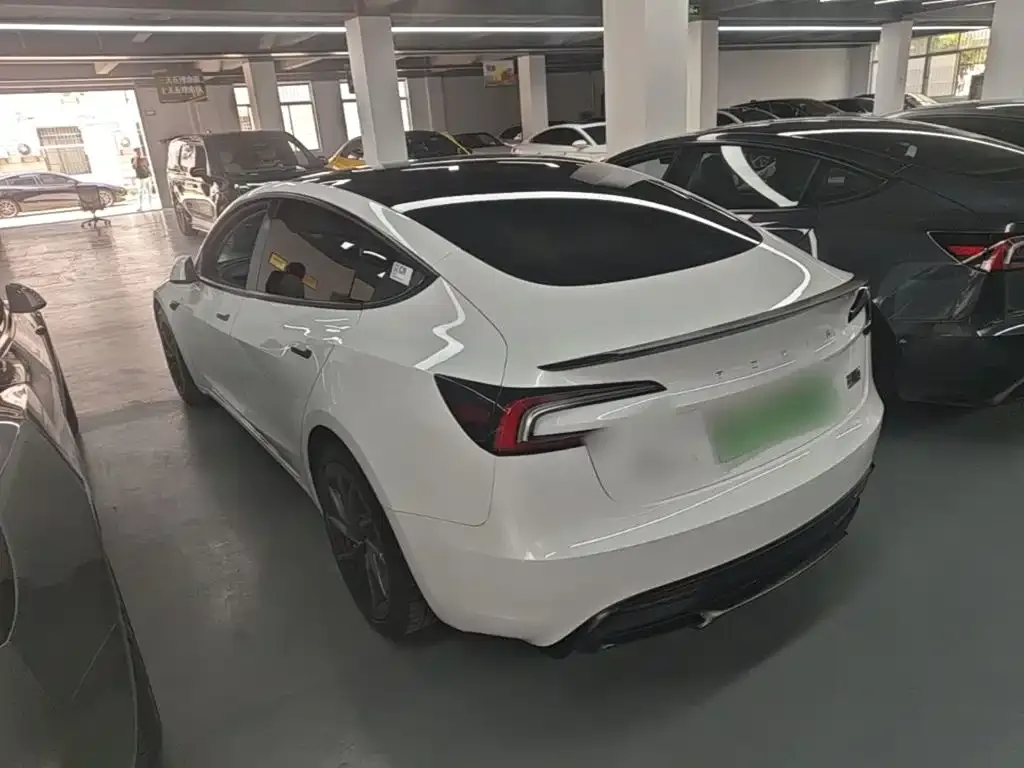Tesla Model 3 — фото 10