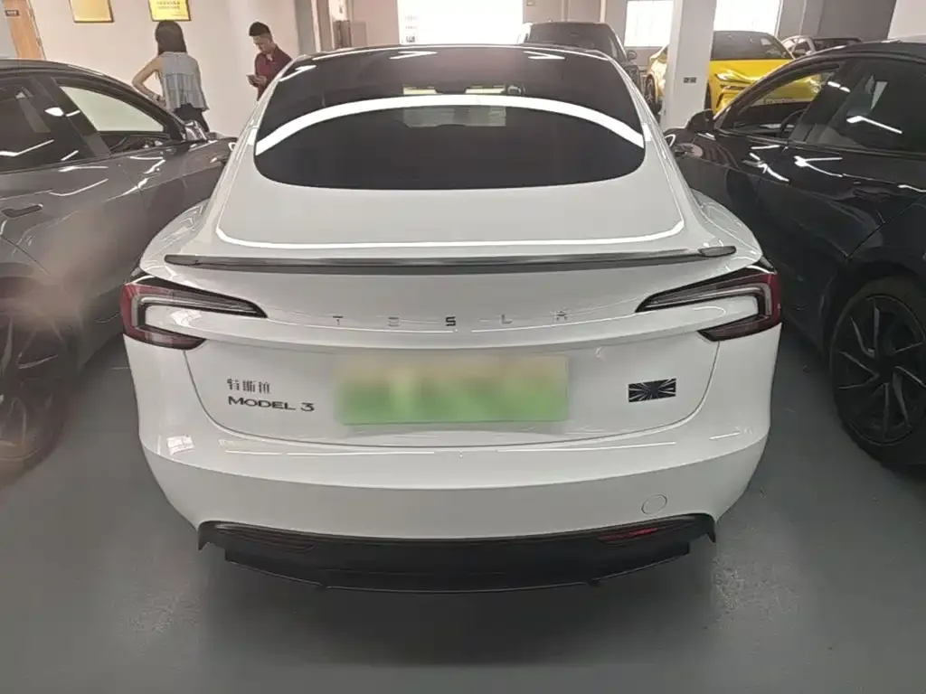 Tesla Model 3 — фото 6