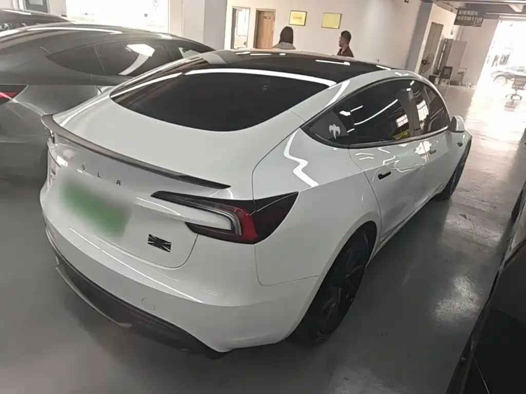 Tesla Model 3 — фото 9