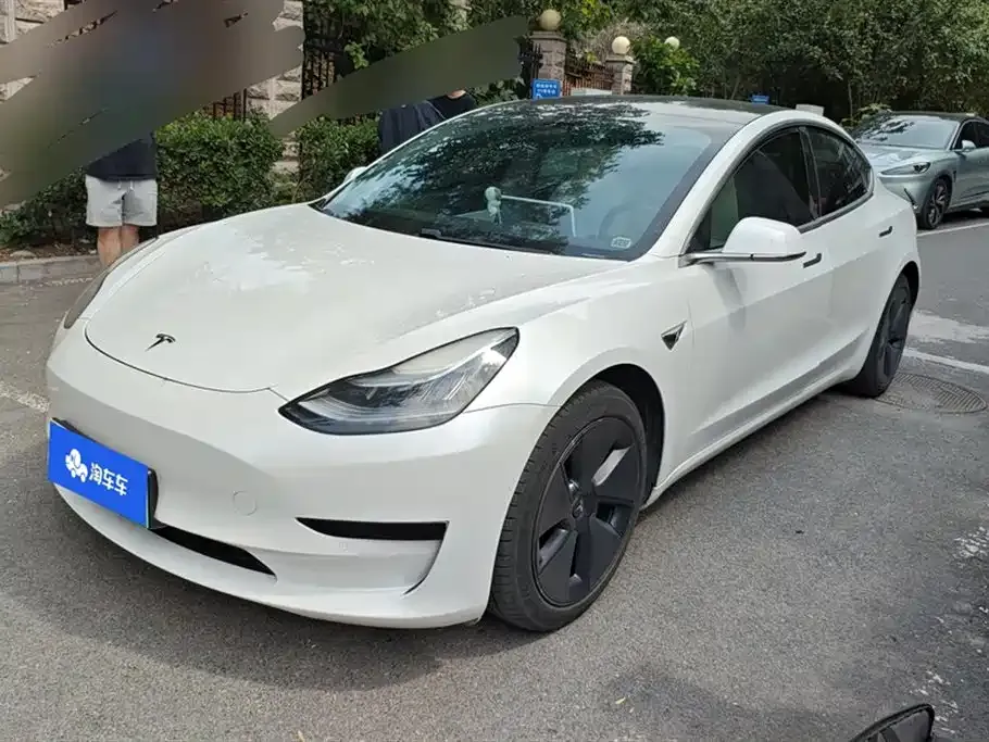 Tesla Model 3 — фото 1