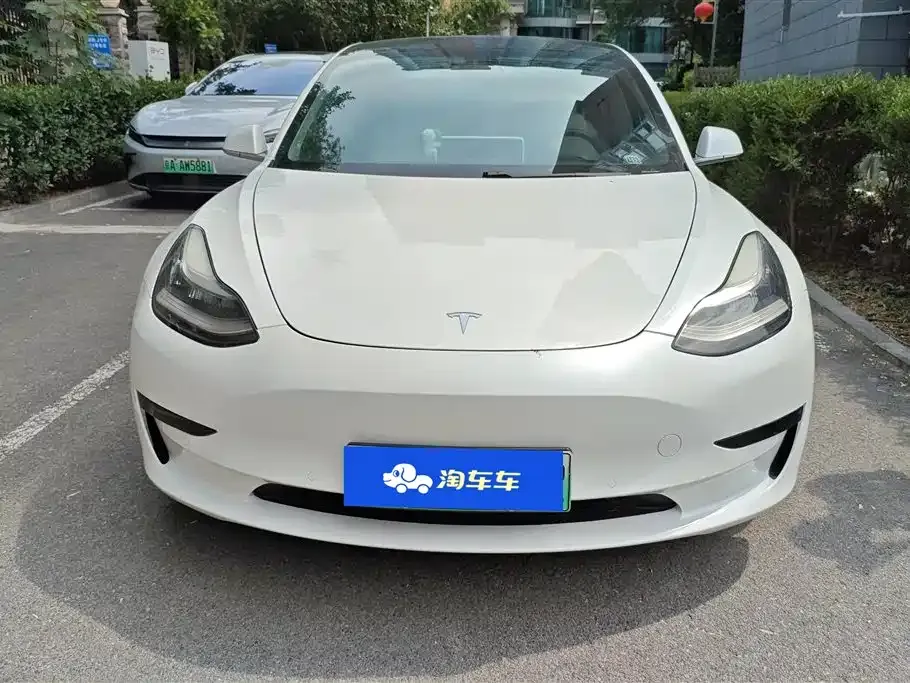 Tesla Model 3 — фото 4