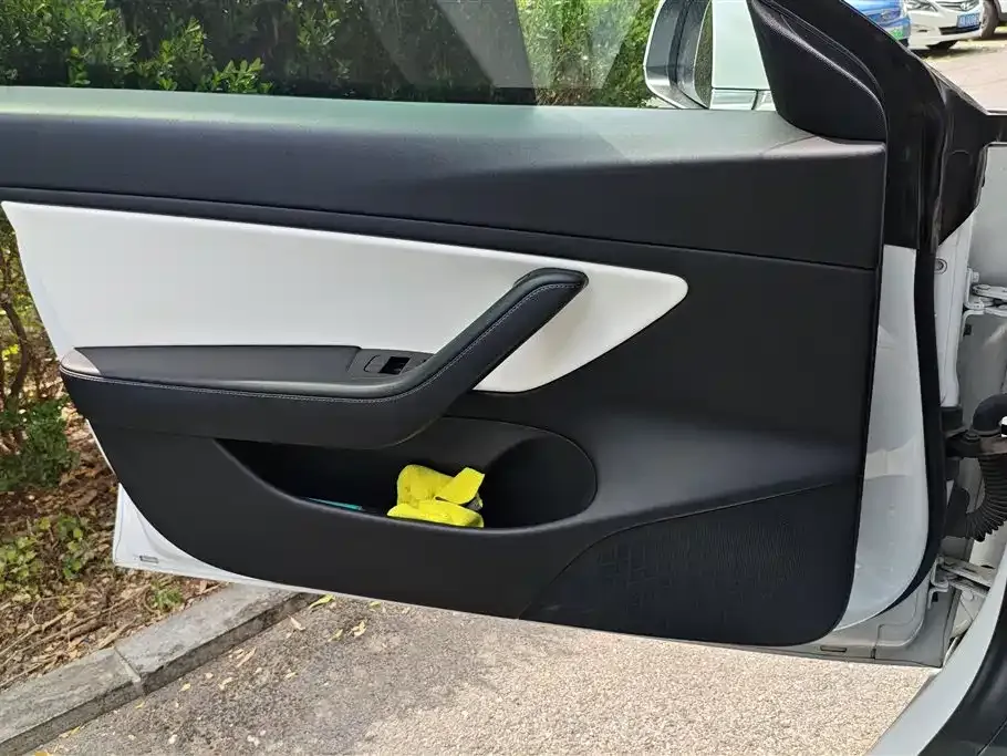 Tesla Model 3 — фото 10