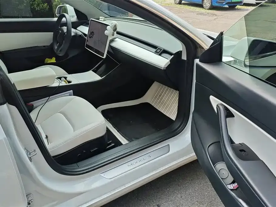 Tesla Model 3 — фото 3