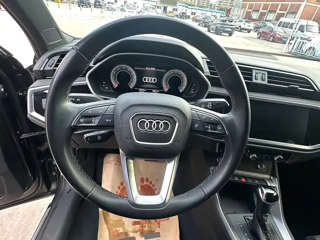 Audi Q3 — фото 10