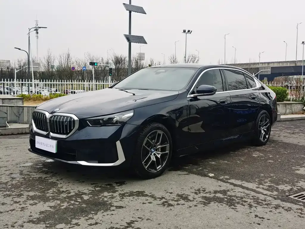 BMW i5