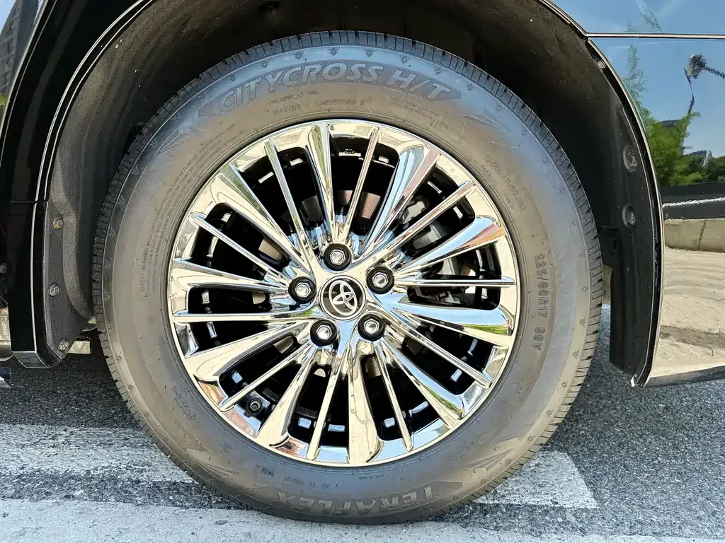 Toyota Alphard — фото 10