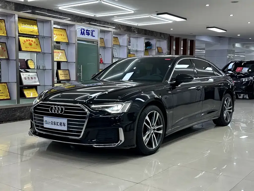 Audi A6L — фото 1