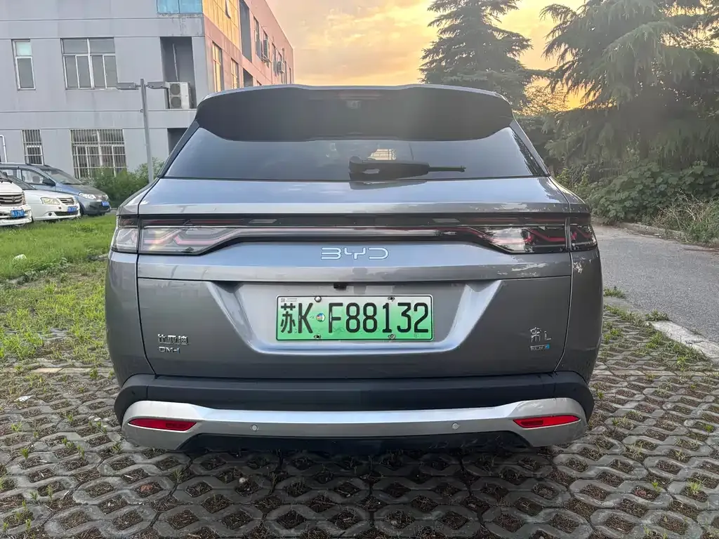 BYD L DM-i — фото 9