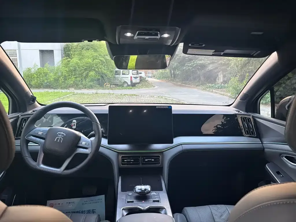 BYD L DM-i — фото 3