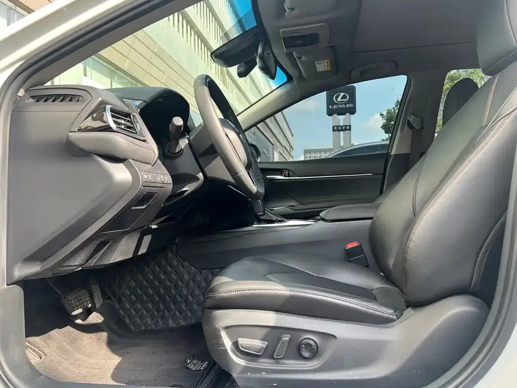 Toyota Camry 2023 из CN, фото 3