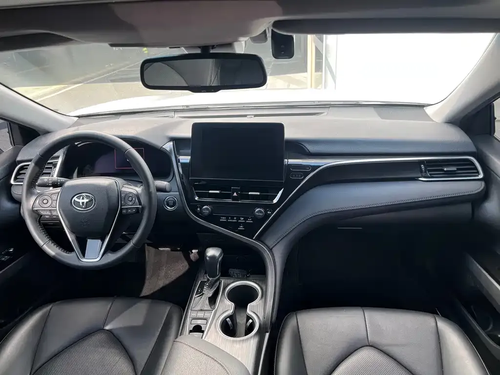 Toyota Camry 2023 из CN, фото 2