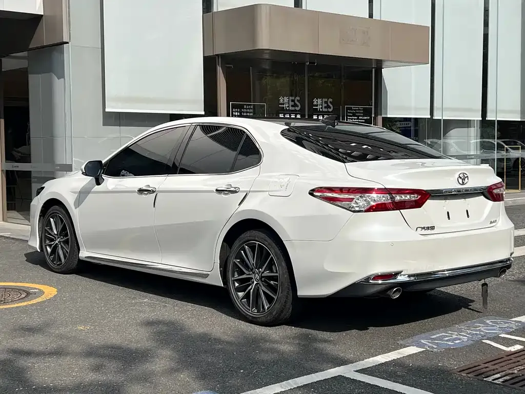 Toyota Camry 2023 из CN, фото 4