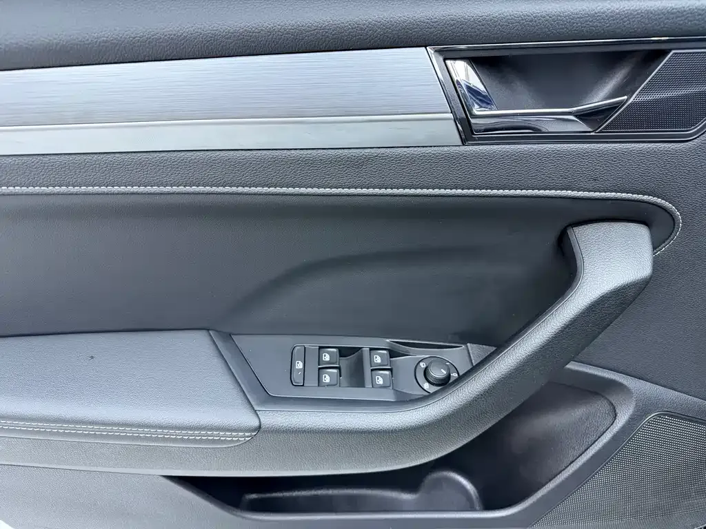 Skoda Superb — фото 9