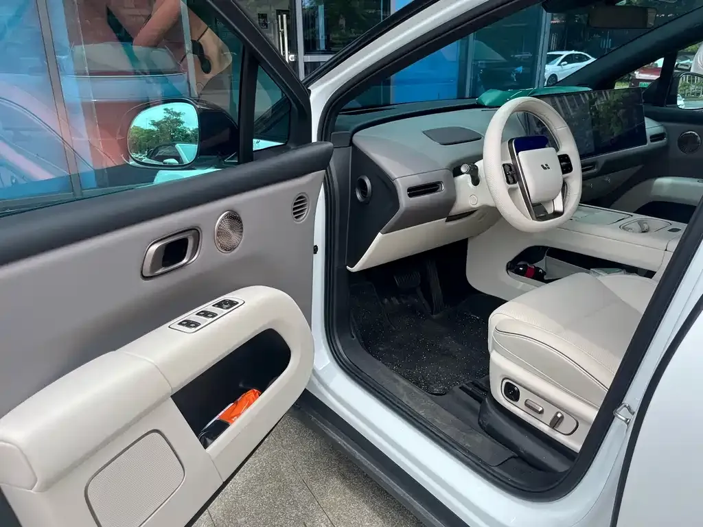 Li Auto i6 — фото 3